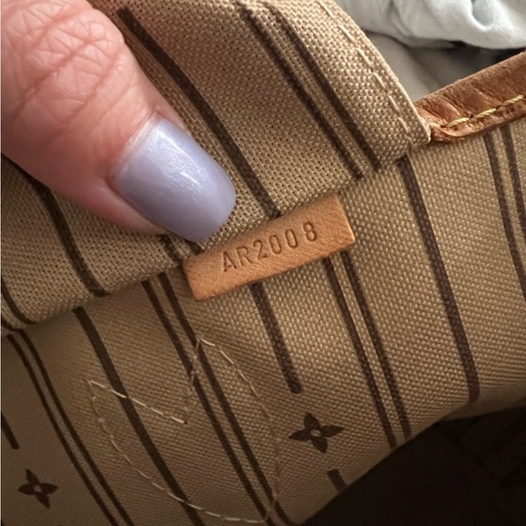 Louis Vuitton Classic Monogram Neverfull MM - Picture 10 of 12